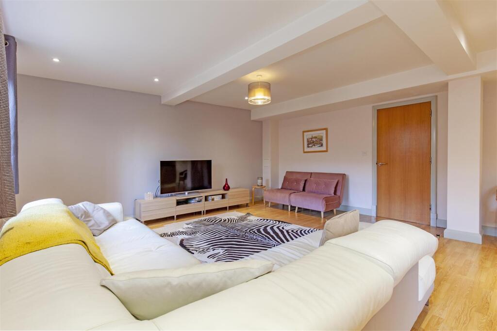 Reception Room-4.jpg