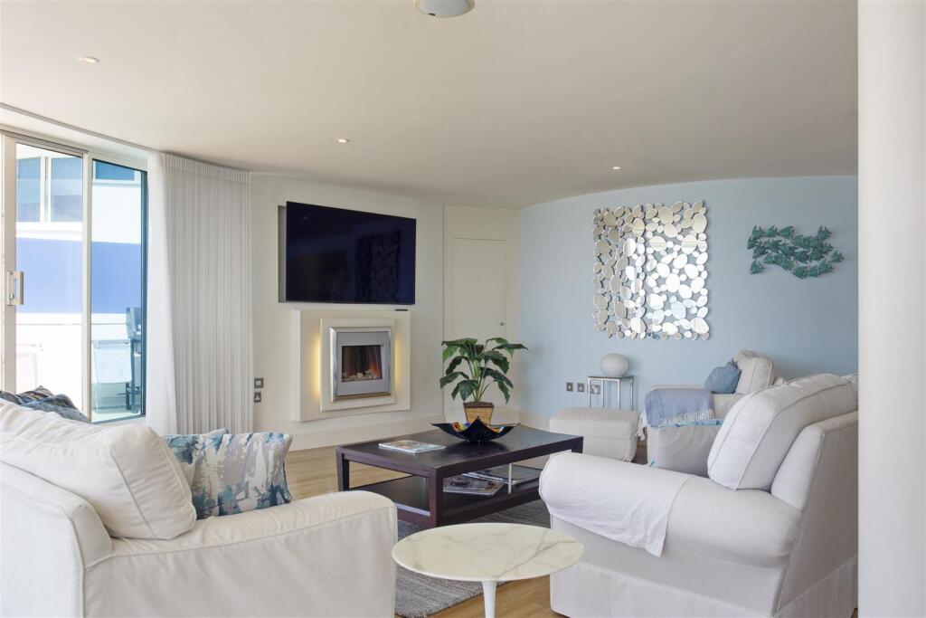 32B Salterns Way 320446 05.jpg