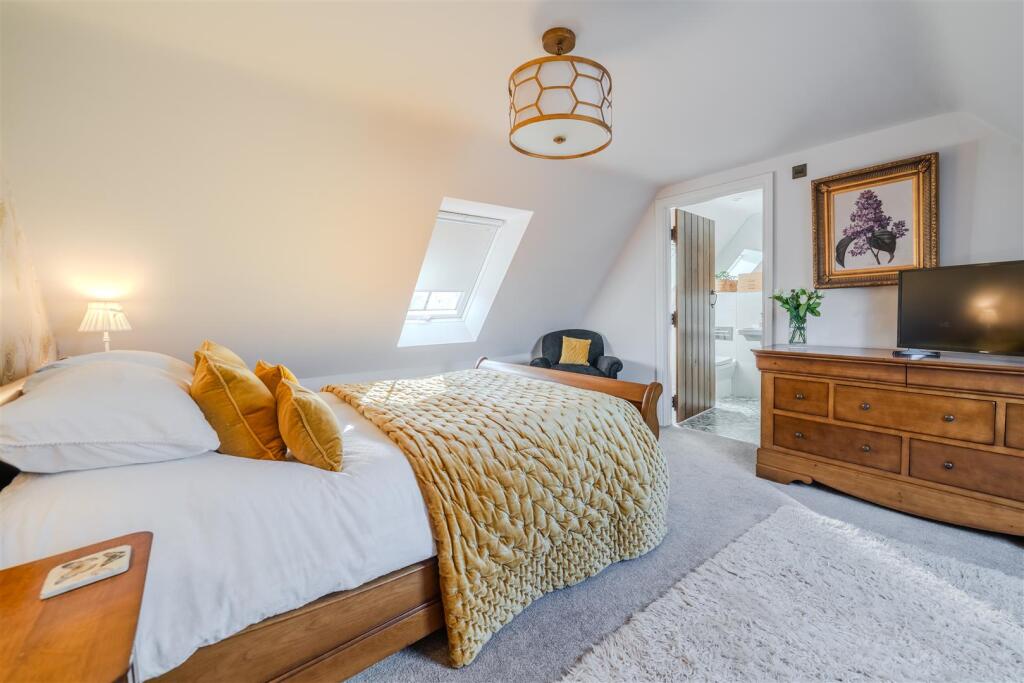 Bedroom 4-2.jpg