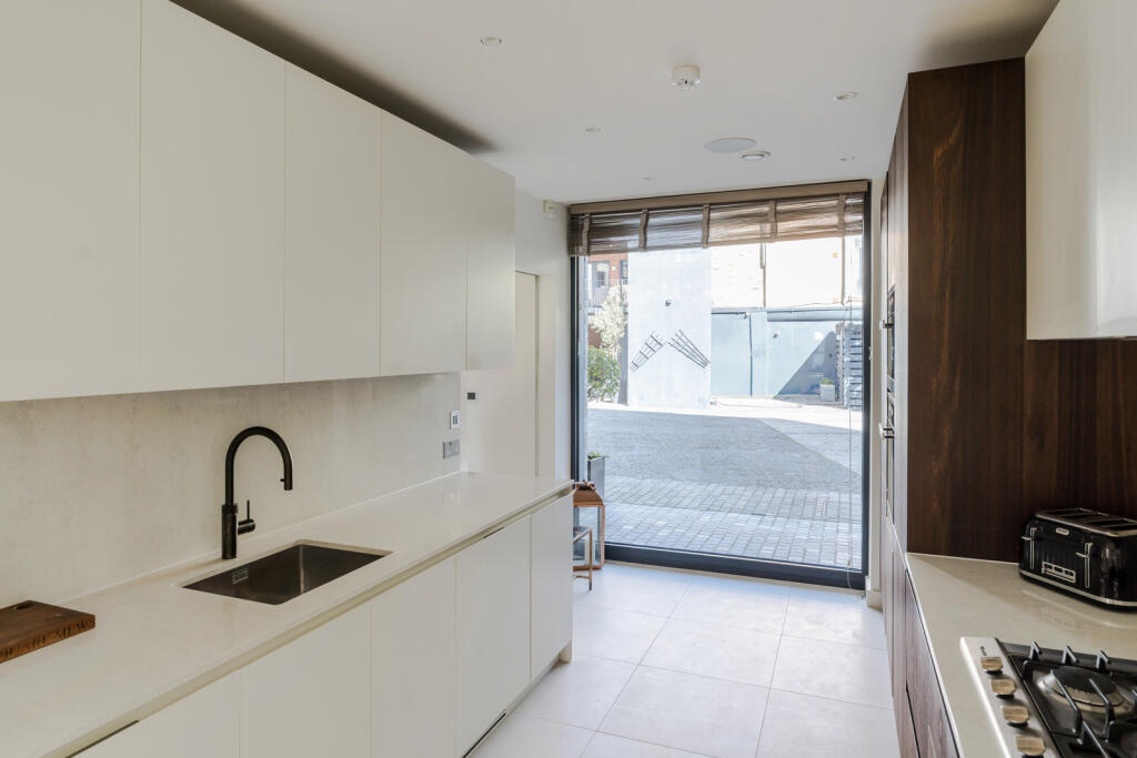 311656 - 4 Cotswold Mews-48.jpeg