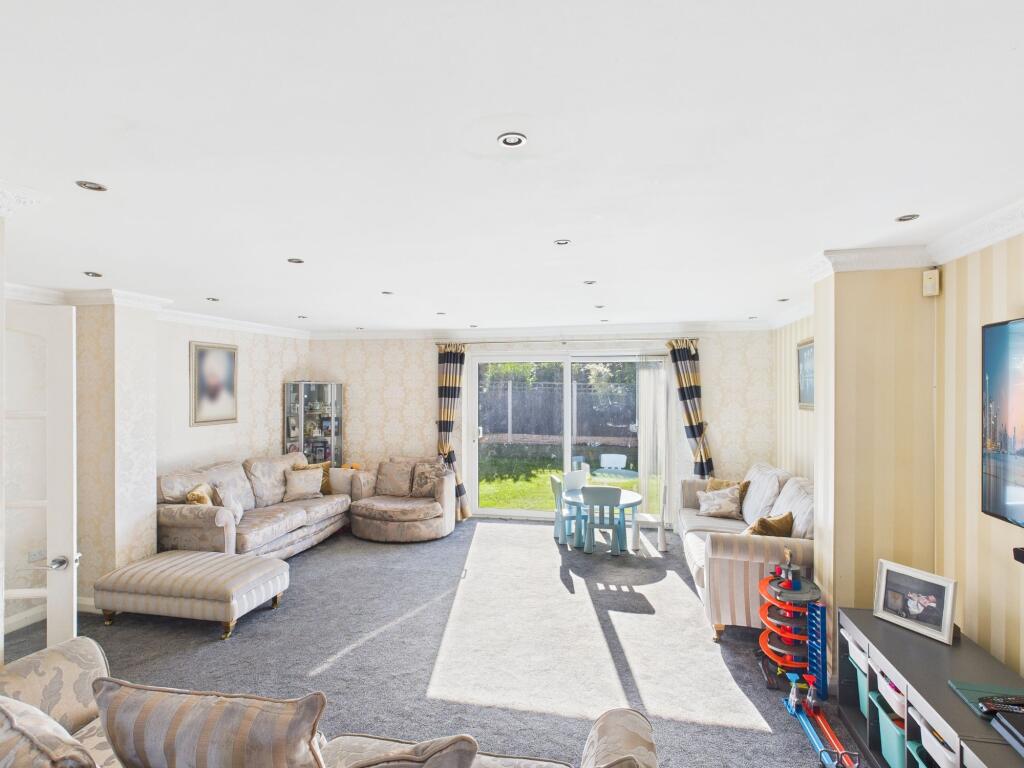 Living room/dining room