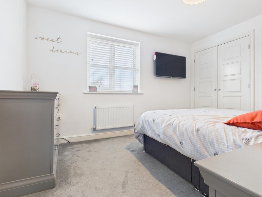 CAM03729G0-PR0193-STILL011 (1)