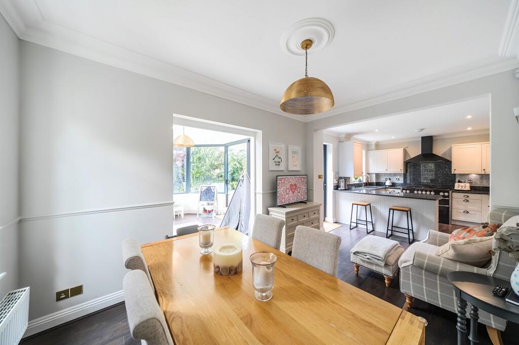 Kitchen/ Dining Room
