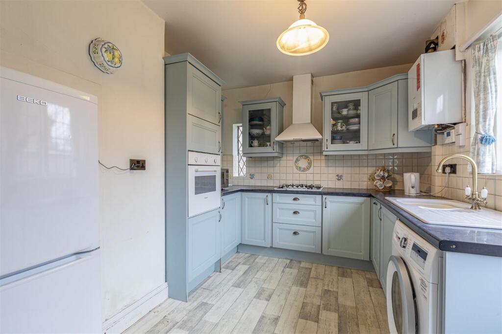 West Cottage, 50 Parvis Road, Byfleet, KT14 7EH - 