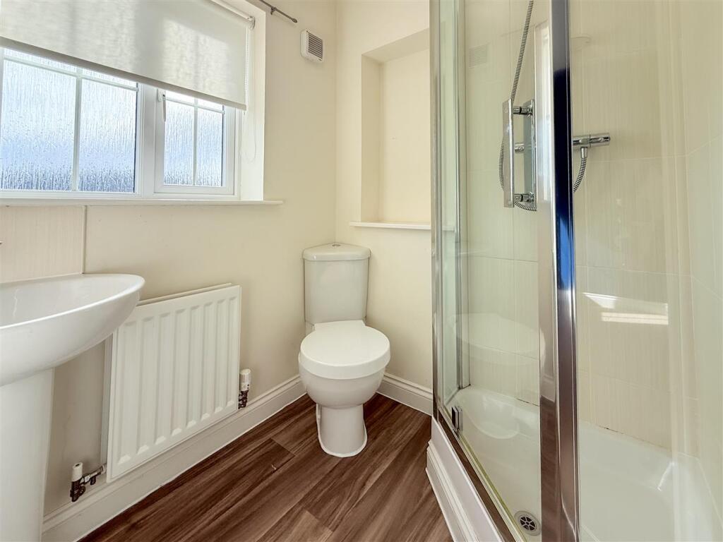 EN SUITE SHOWER ROOM / W.C.