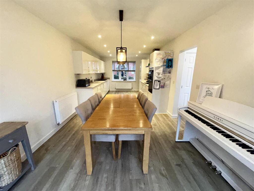 KITCHEN/ DINER/ FAMILY ROOM