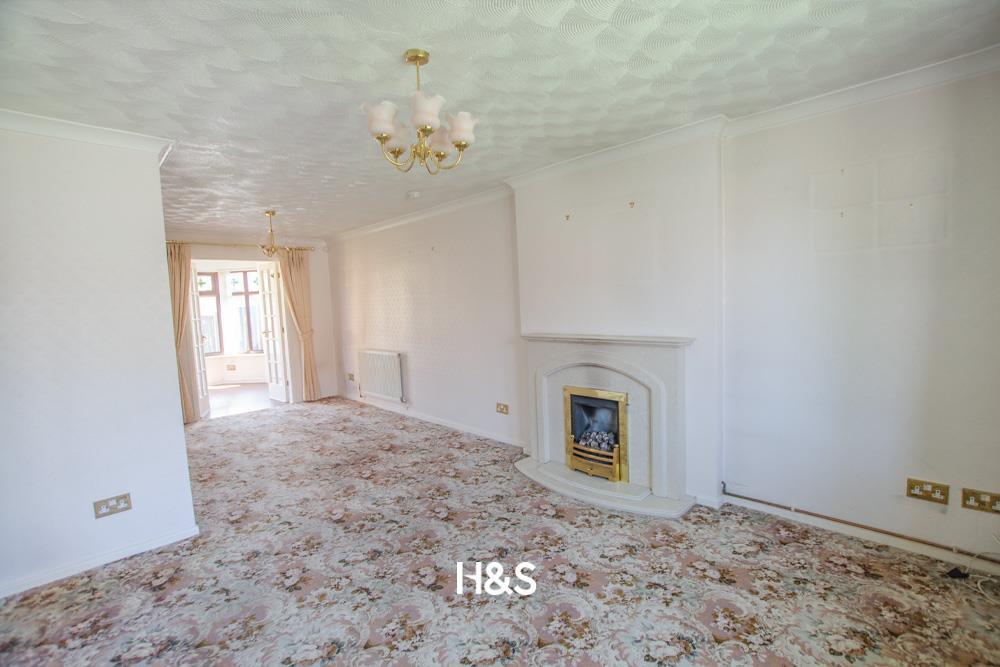 20 whitemoor drive - lounge dining area.jpg