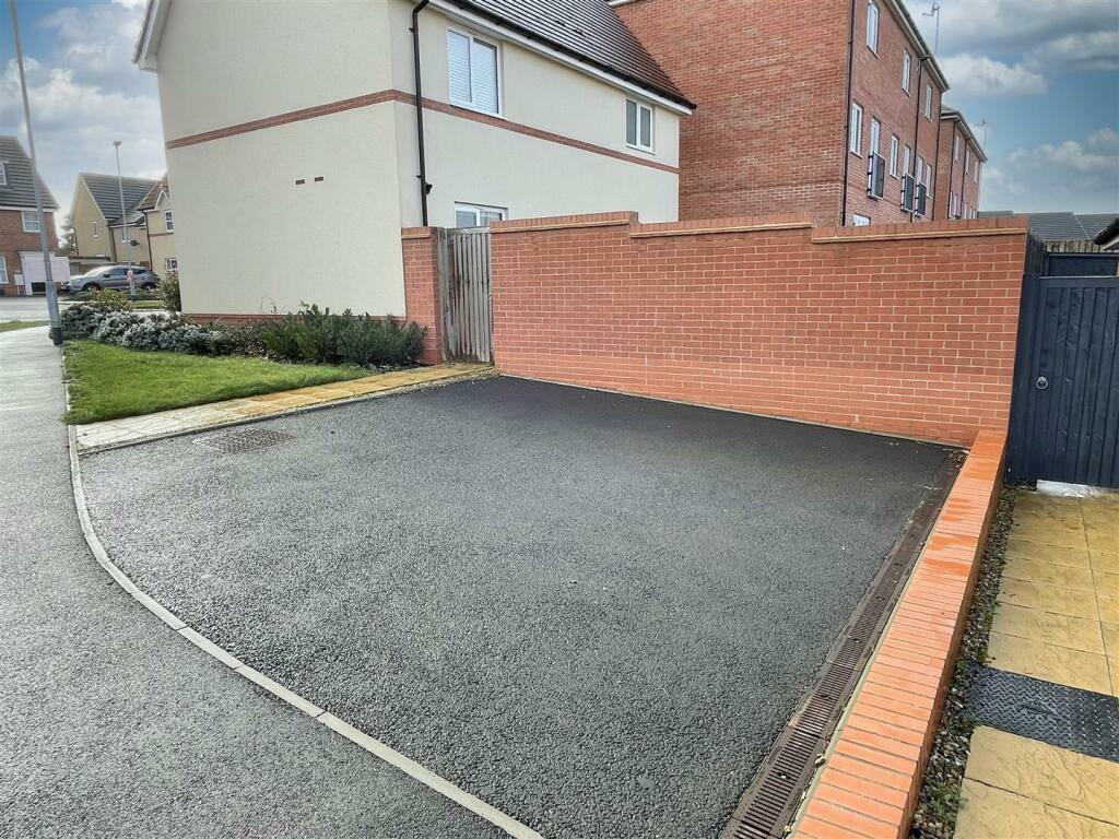 18-offroad-parking.jpeg