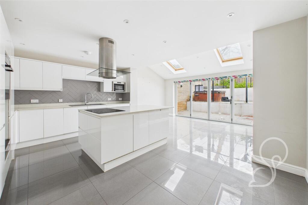 Kitchen/Dining Area