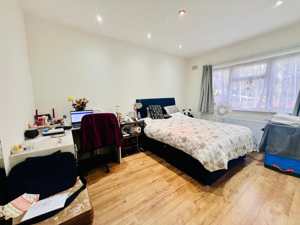 Image HA2 0PP (14...