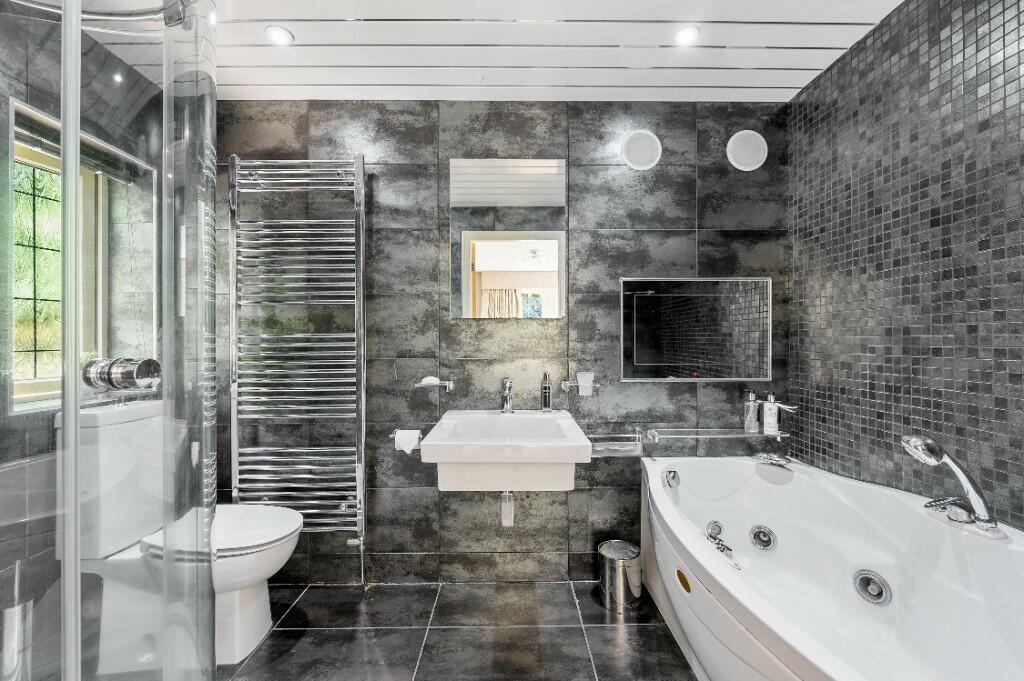 Master Ensuite 