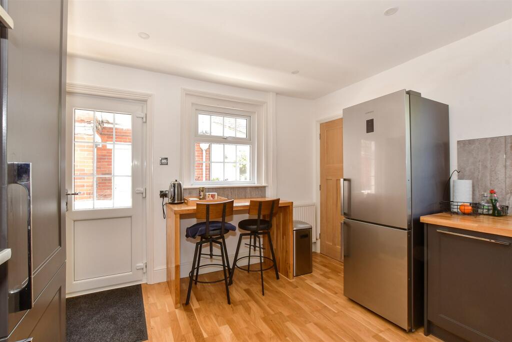 Kitchen/ Breakfast Room