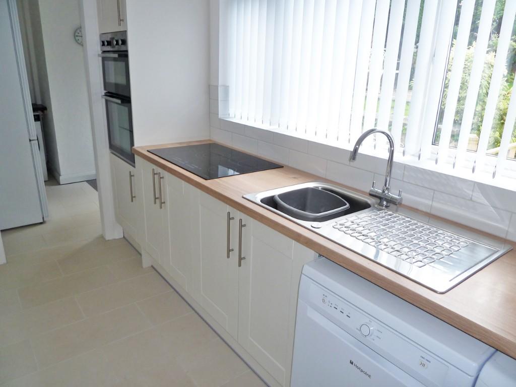 Cream kitchen units