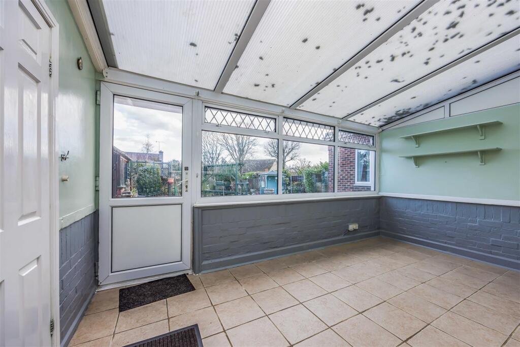 28 Warfield Crescent, Waterlooville-Small-PorticoM