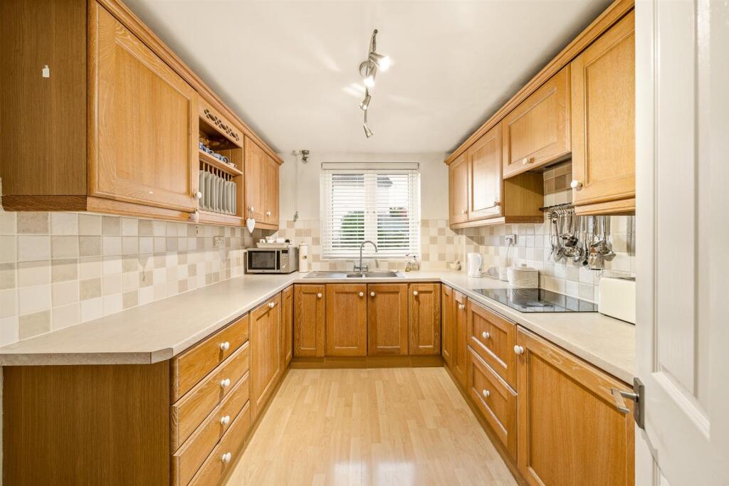 Kitchen 1.jpg