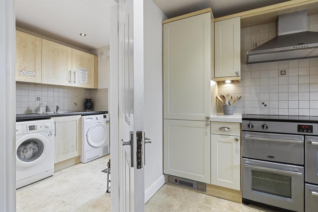 36 Blacksmith Fold, Almondbury 08_297.jpg