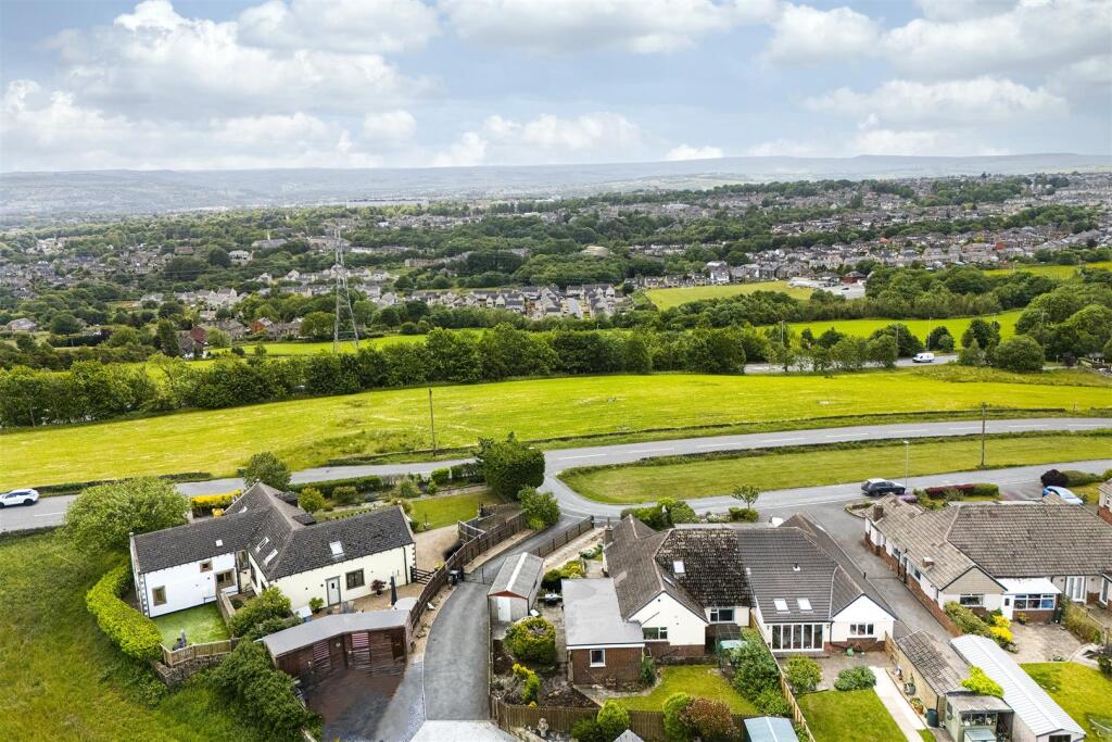 Bramleys Estate Agents - West Lodge Crescent - Ain