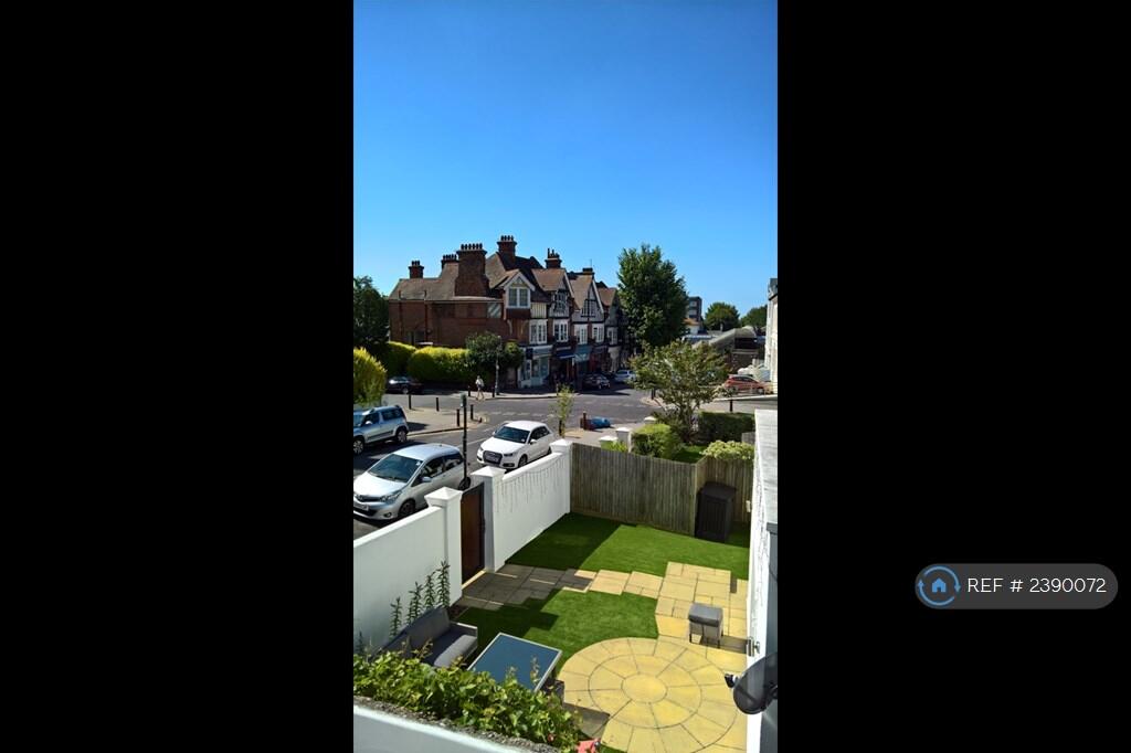 Minutes To Hove Station Footbridge +Shops,Pubs,Gym