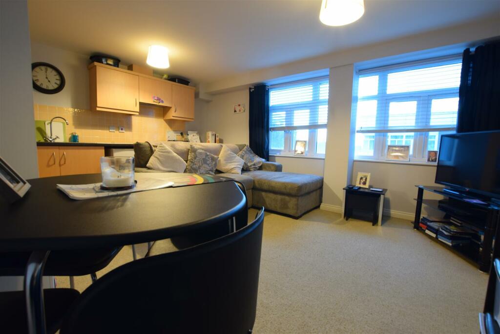 Lounge/Kitchen