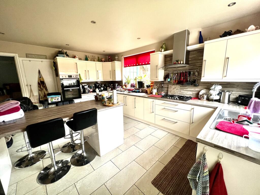 51FA7646-3C17-475D-97CA-8E3C707D1967