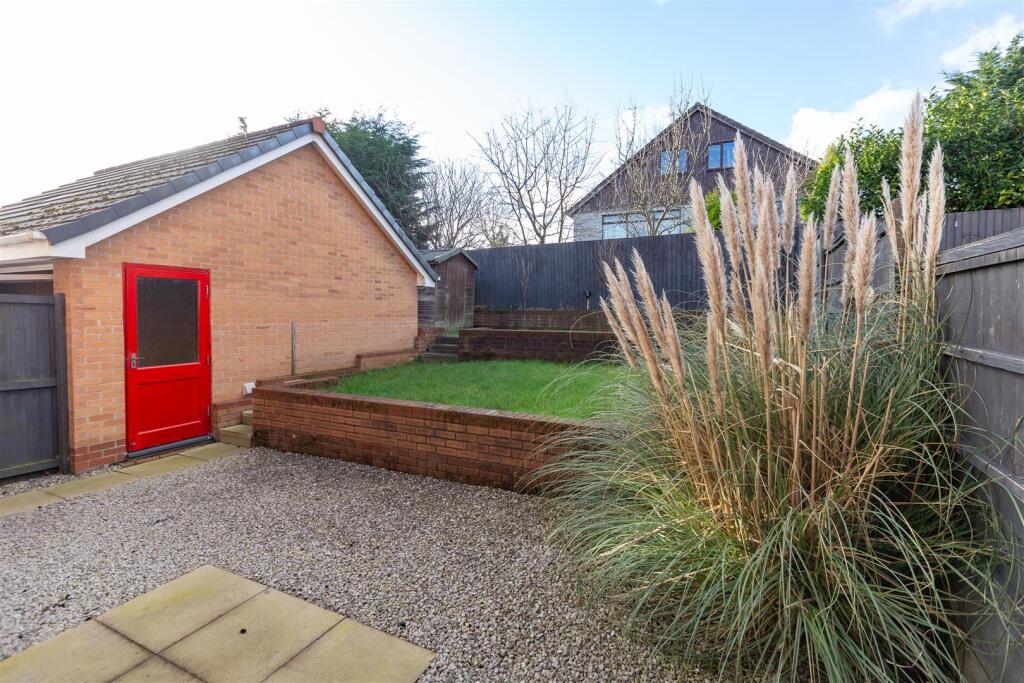 19 ROBIN CRESCENT-14.jpg