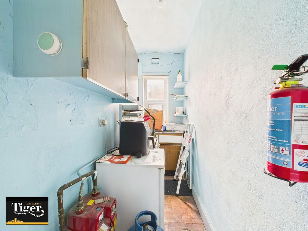 CAM02176G0-PR0560...