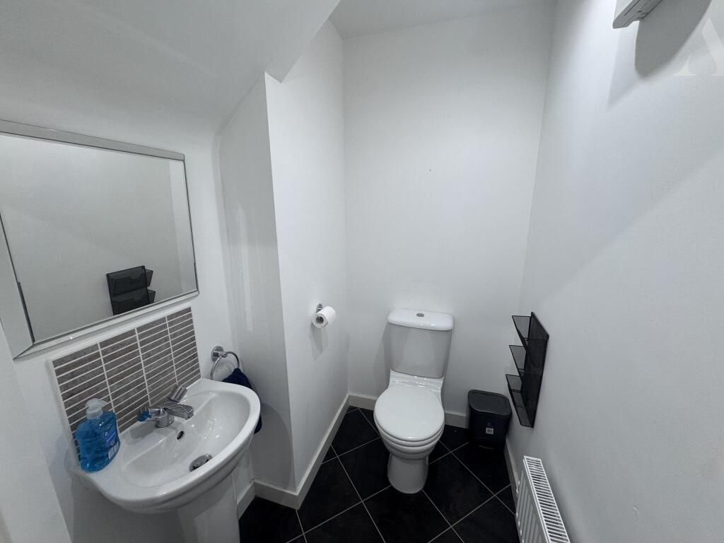 5 Somerton Road  guest wc
