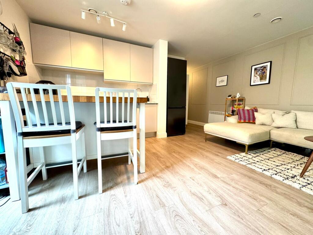 Kitchen / Living Room 4