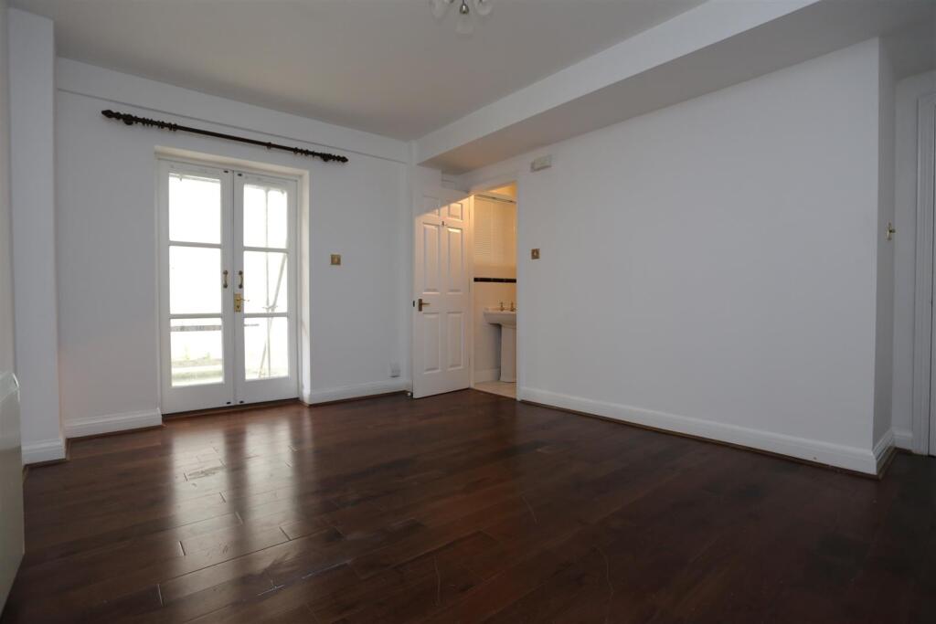 5 Percival Mansions new bed 1.JPG