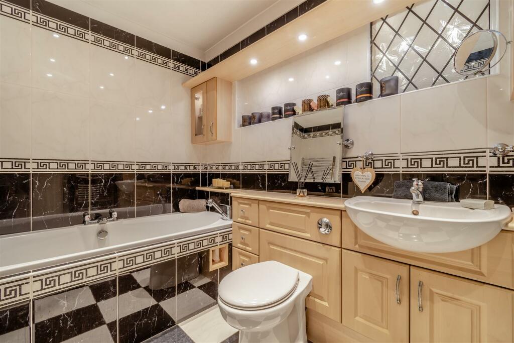 8576940-interior40.jpg