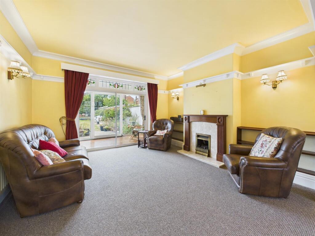Lounge: