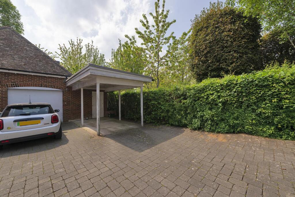 Car Port &amp; Lockable Storage Unit