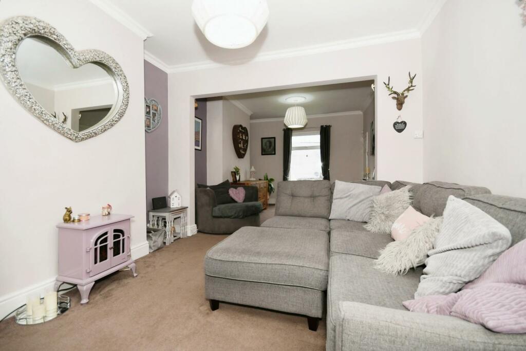 LOUNGE 03.jpg