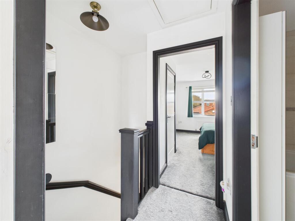 FIRST FLOOR LANDING