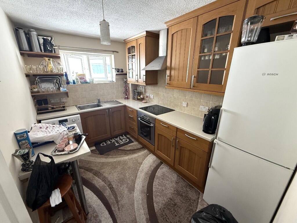 FITTED KITCHEN