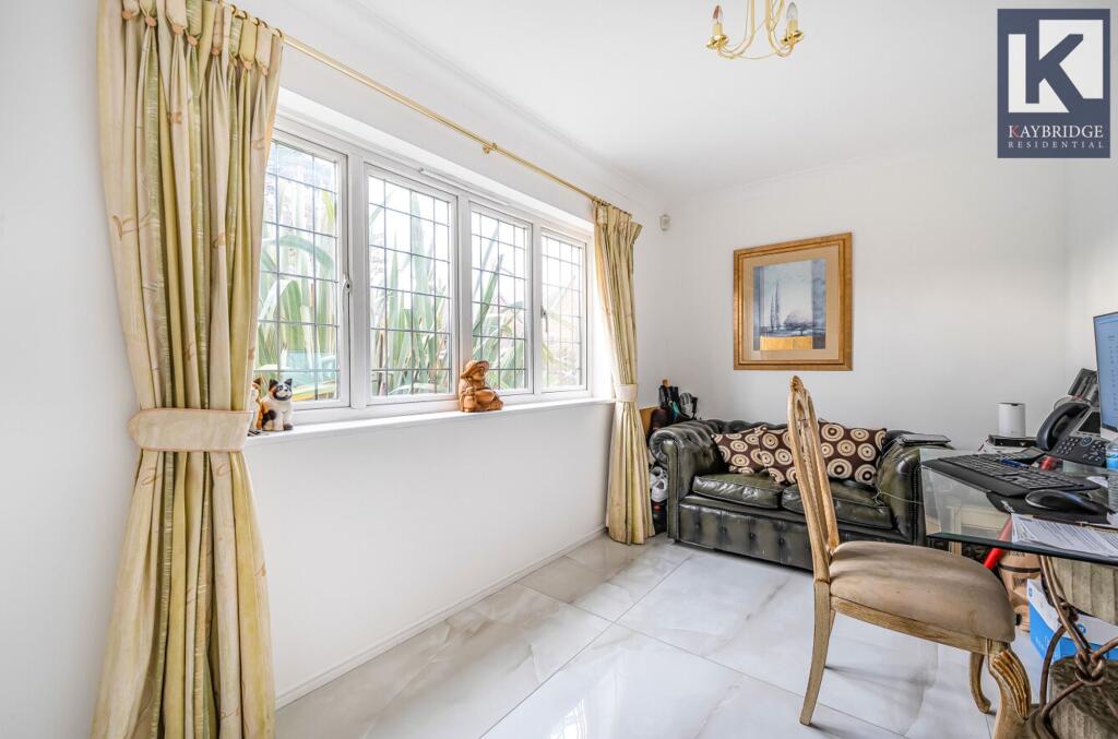Oakwood Avenue, Epsom