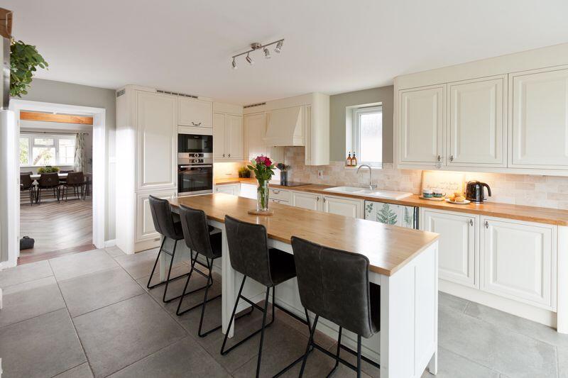 Kitchen / Breakfast Room 