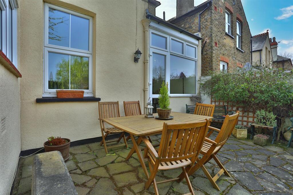 561052892 - 62 Carshalton Park Road, SM5 15.JPG