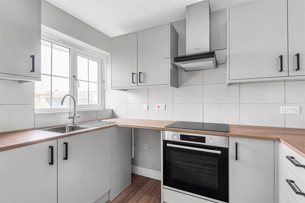 Cherry Tree Court, Pier Avenue