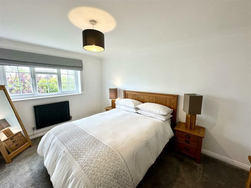 BEDROOM 2