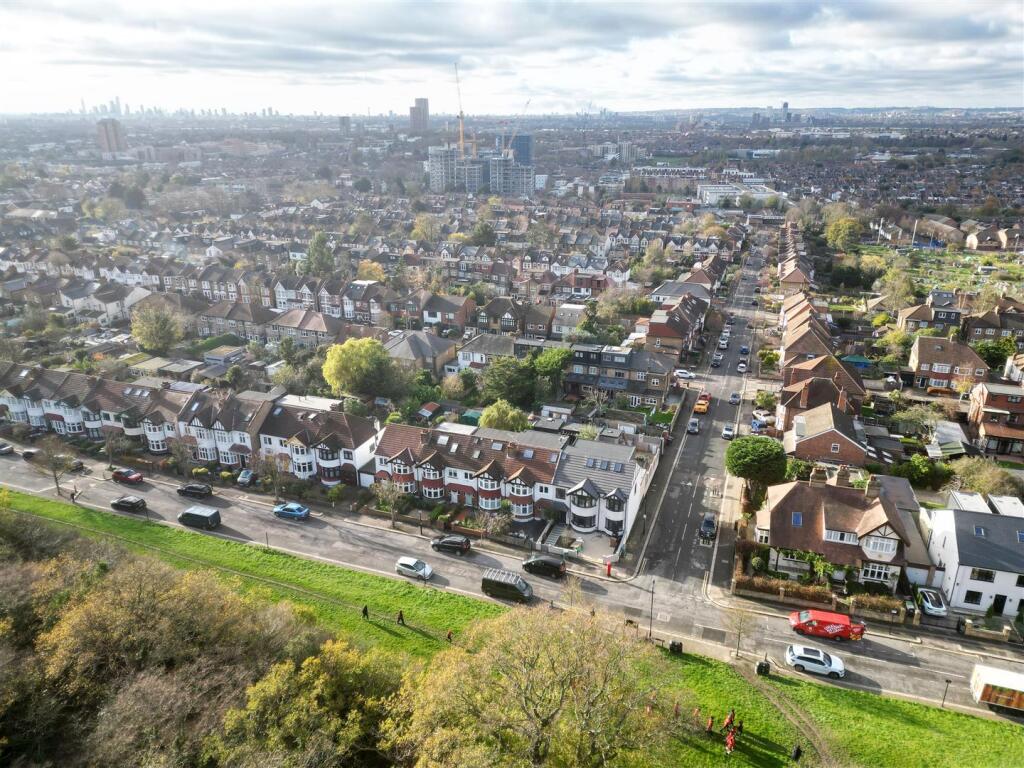 Beacontree Avenue, E17