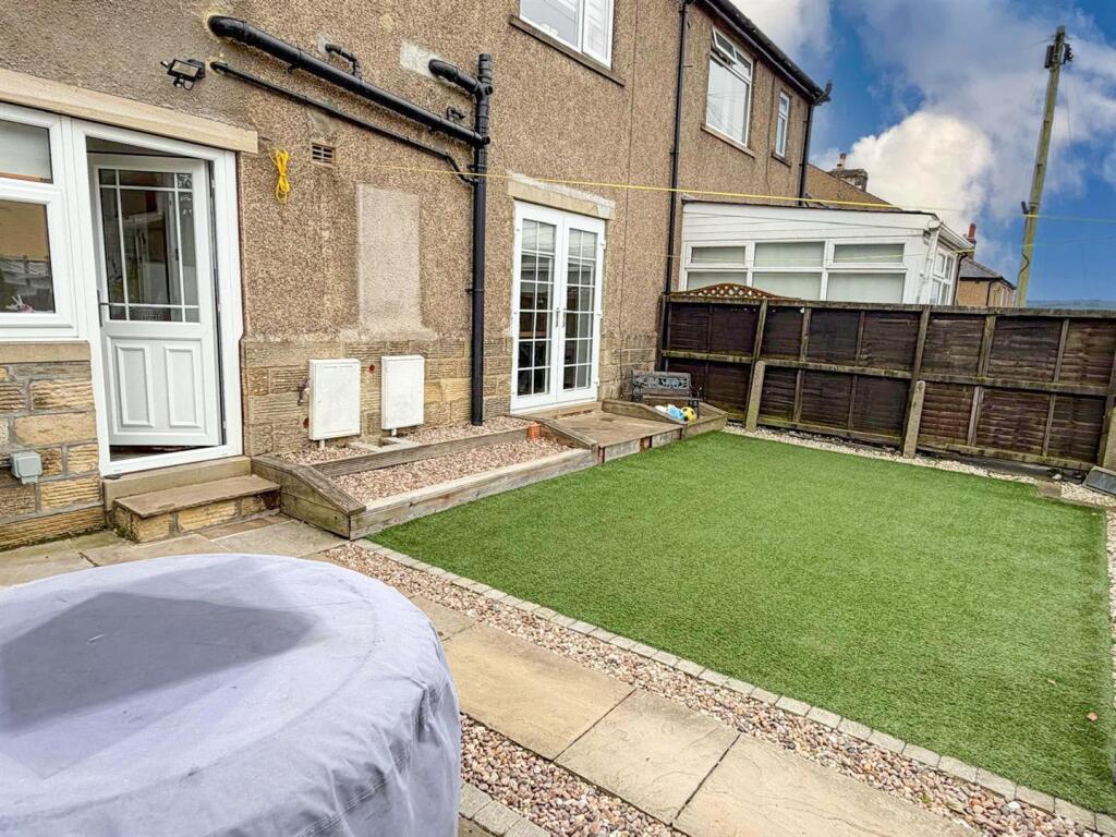 3 bed semi-detached house, Silsden 18