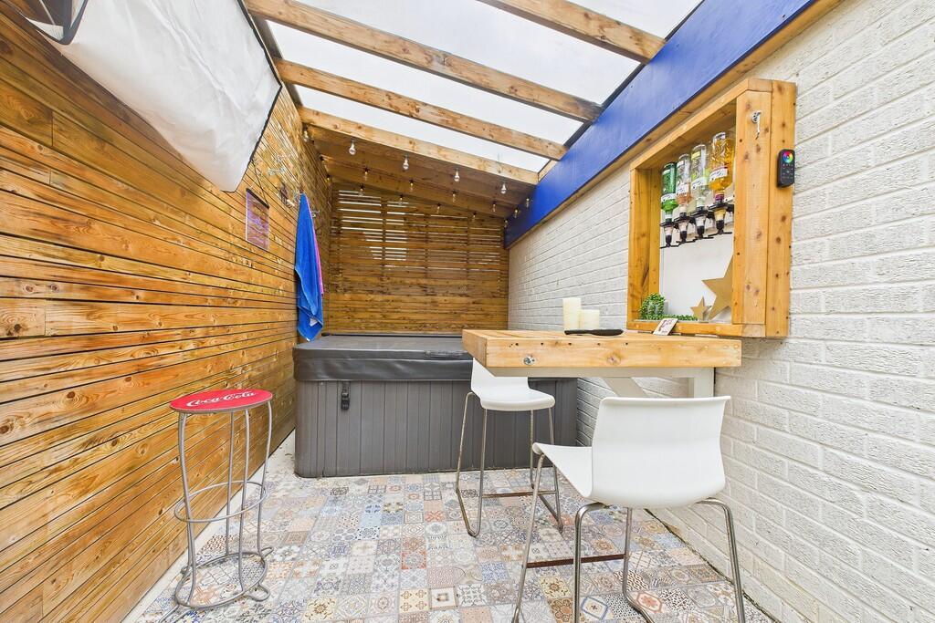 Hot Tub / Bar Are...