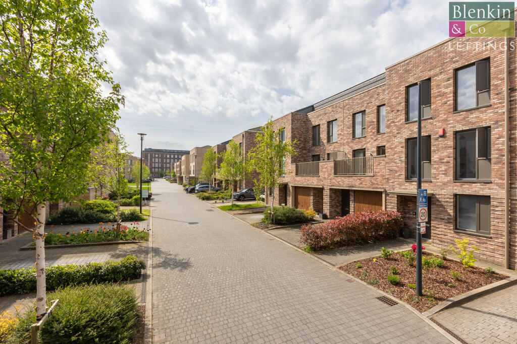 Robert Street External