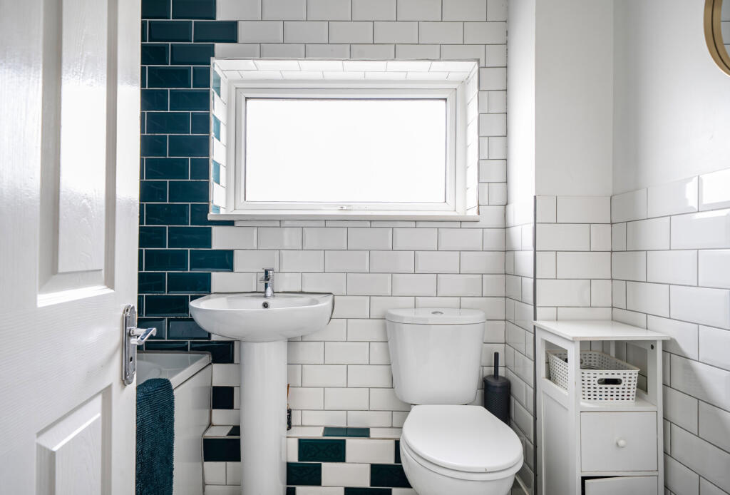 1374619-9-690b76f...