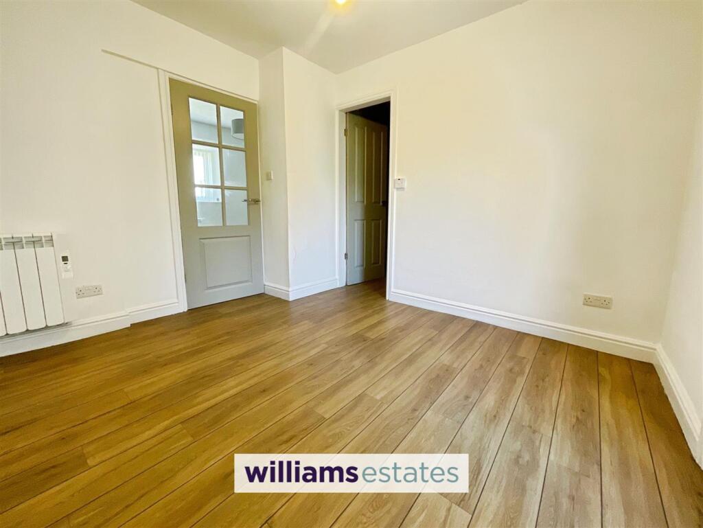 Sitting Room/ Bedroom 4