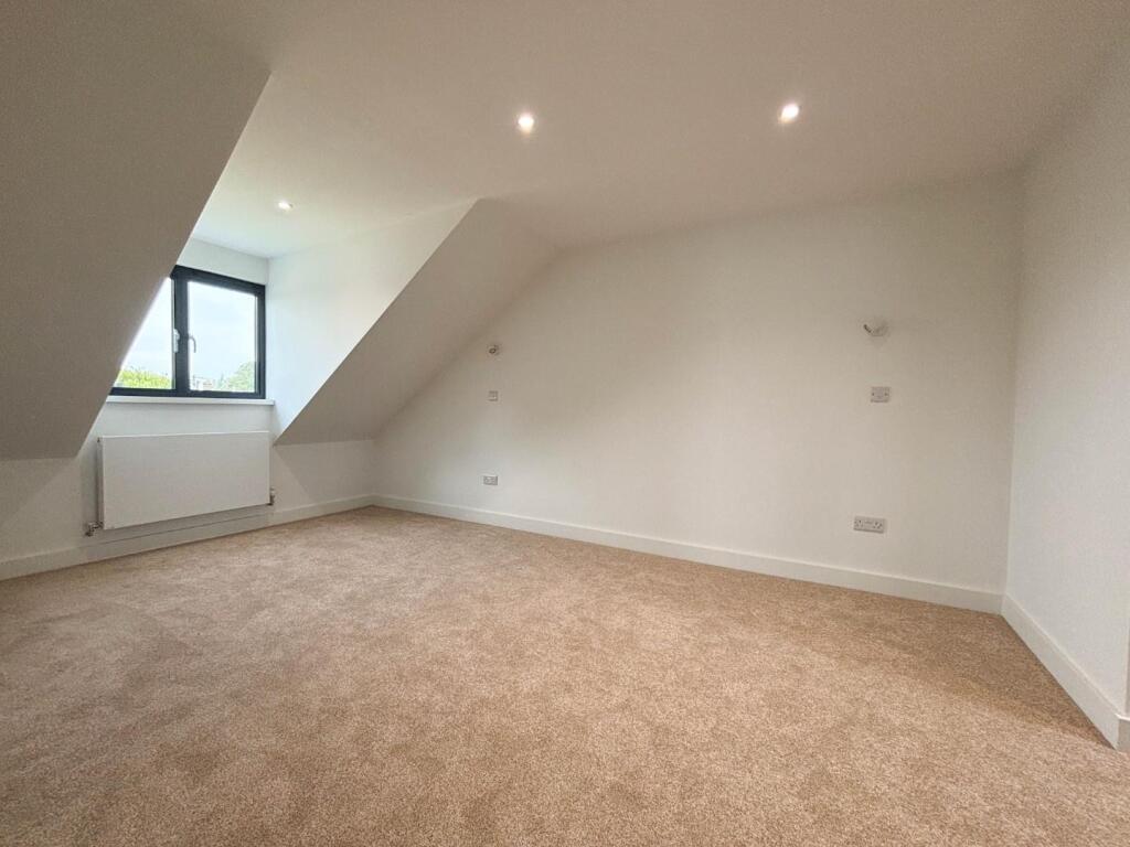 Principal bedroom-2.jpg