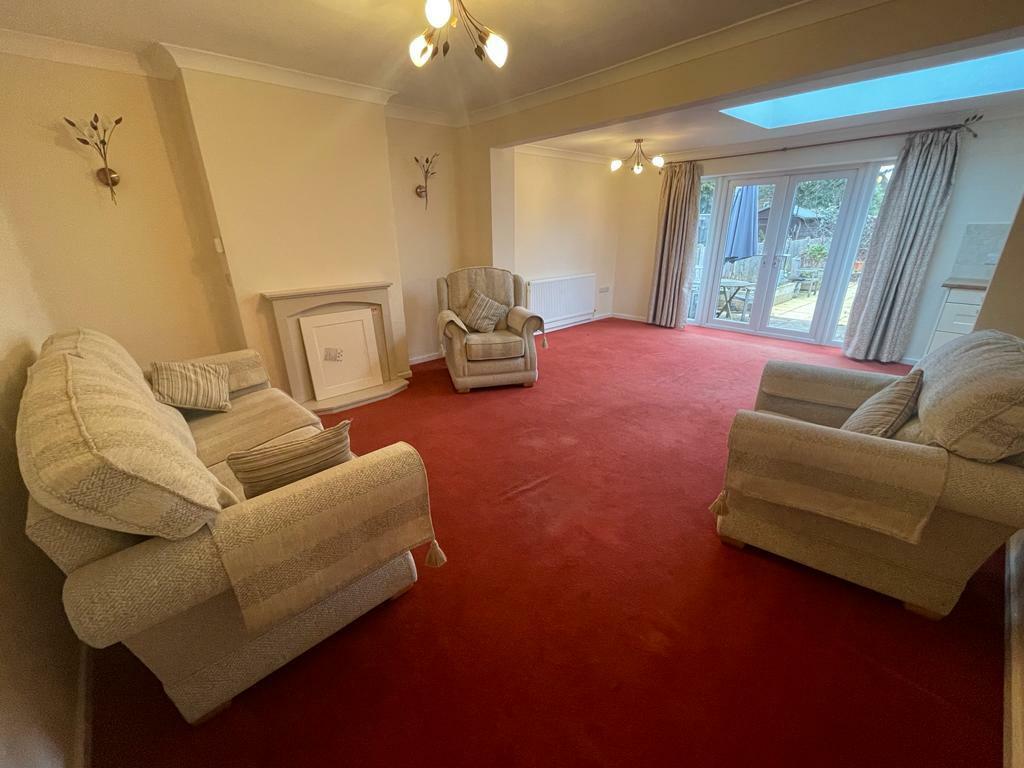 LOUNGE/DINING
