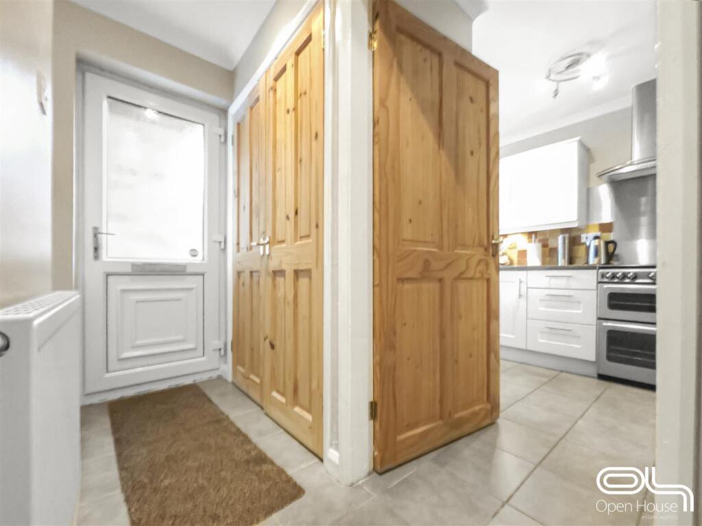 Peregrine Close, Winshill (1).jpg