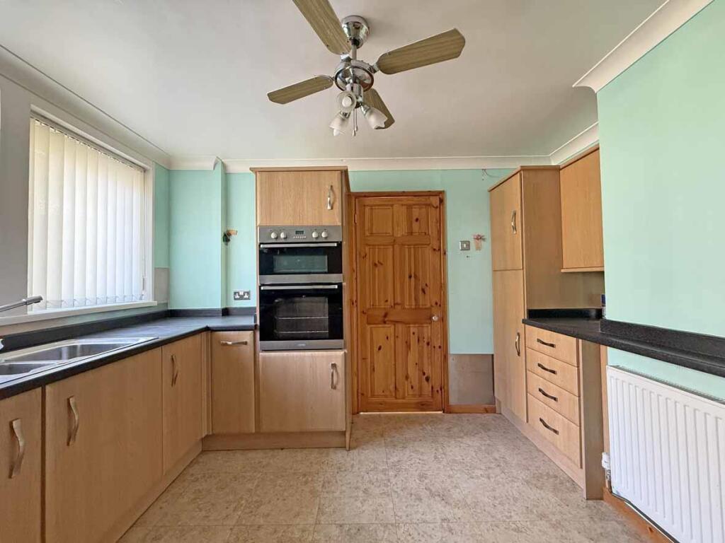 Elgin Crescent 106 - Kitchen 2.jpg